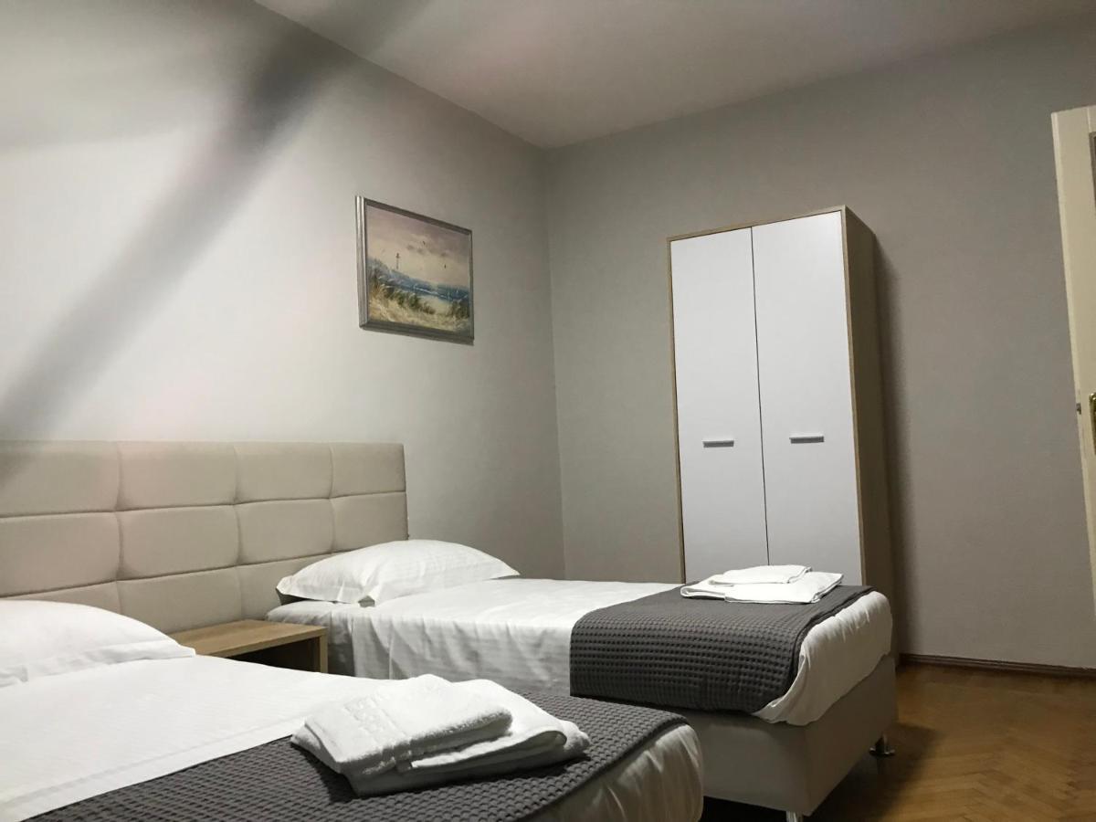 Proper House Iva Apartment Tirana Bagian luar foto