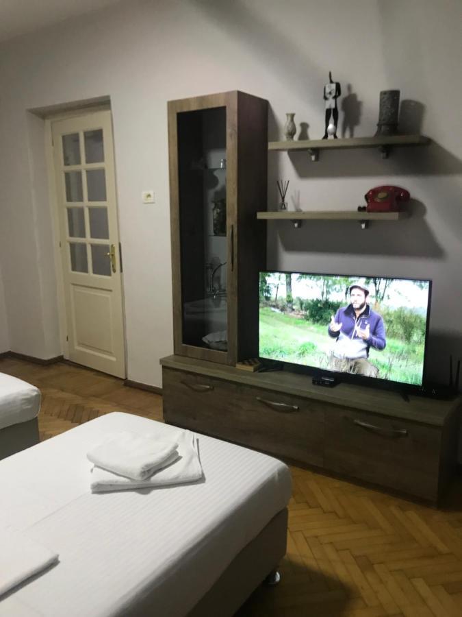 Proper House Iva Apartment Tirana Bagian luar foto